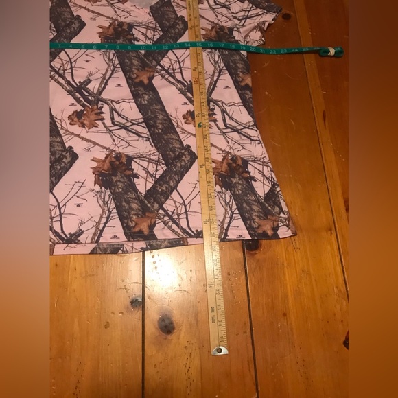 Unbranded camouflage shirt, no size tag, pink brown camouflage. - Picture 6 of 6
